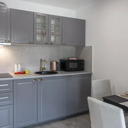 & Primi With Free Parking Pensionat