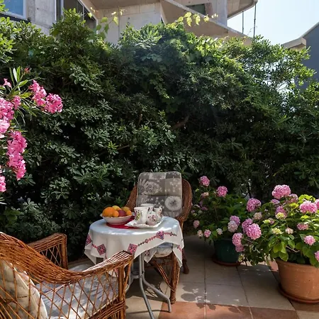 & Primi With Free Parking Гостевой дом 4*