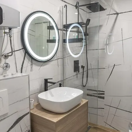 & Primi With Free Parking 4*