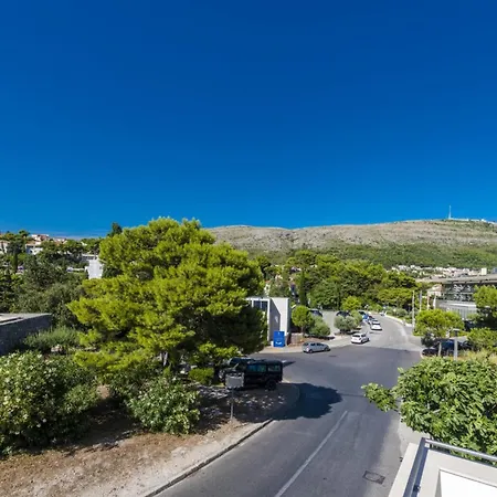 & Primi With Free Parking Πανσιόν
