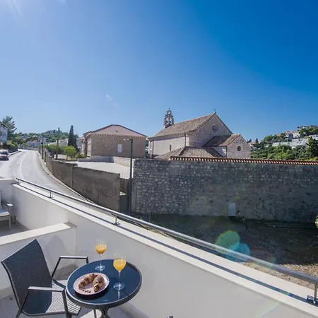 & Primi With Free Parking Πανσιόν 4*