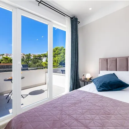 & Primi With Free Parking 4*