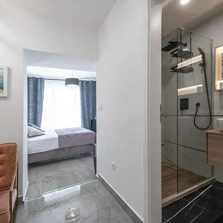 & Primi With Free Parking