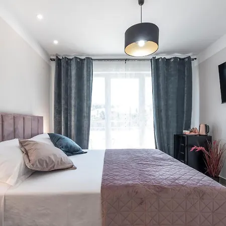 & Primi With Free Parking